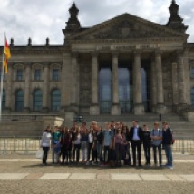 Unsere Gruppe vor dem Reichstagsgebäude...